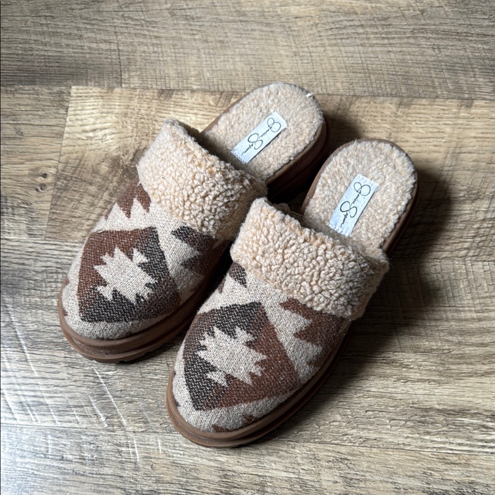 Jessica Simpson Cozy Patterned clogs